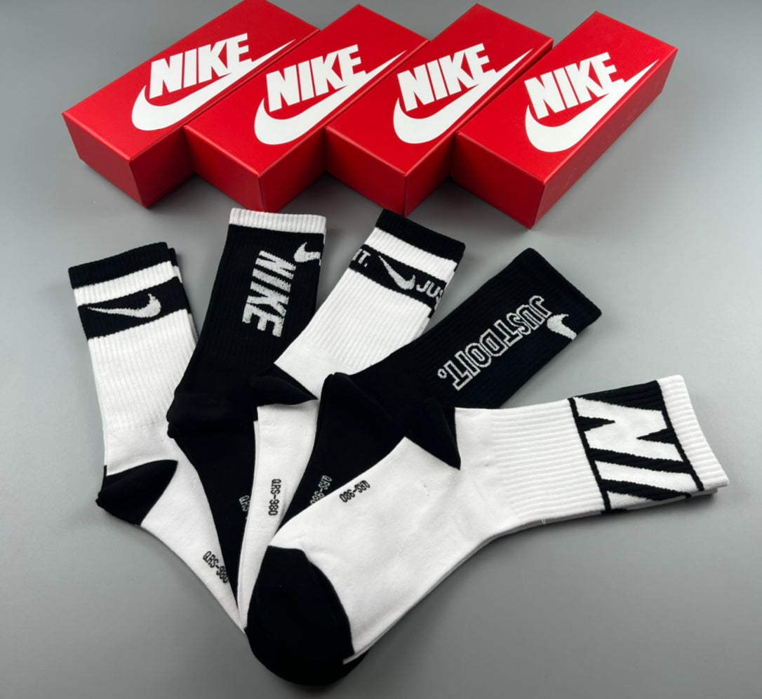 Nike bold monochrome type socks, image 6