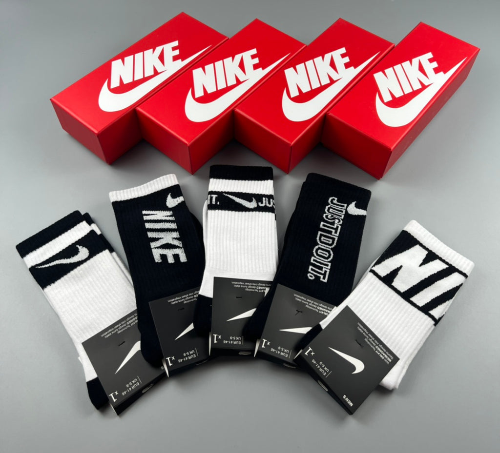 Nike bold monochrome type socks, image 3