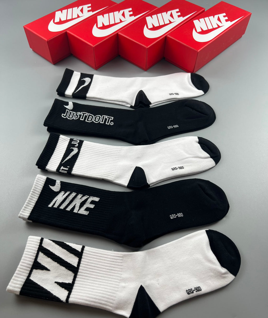 Nike bold monochrome type socks, image 9
