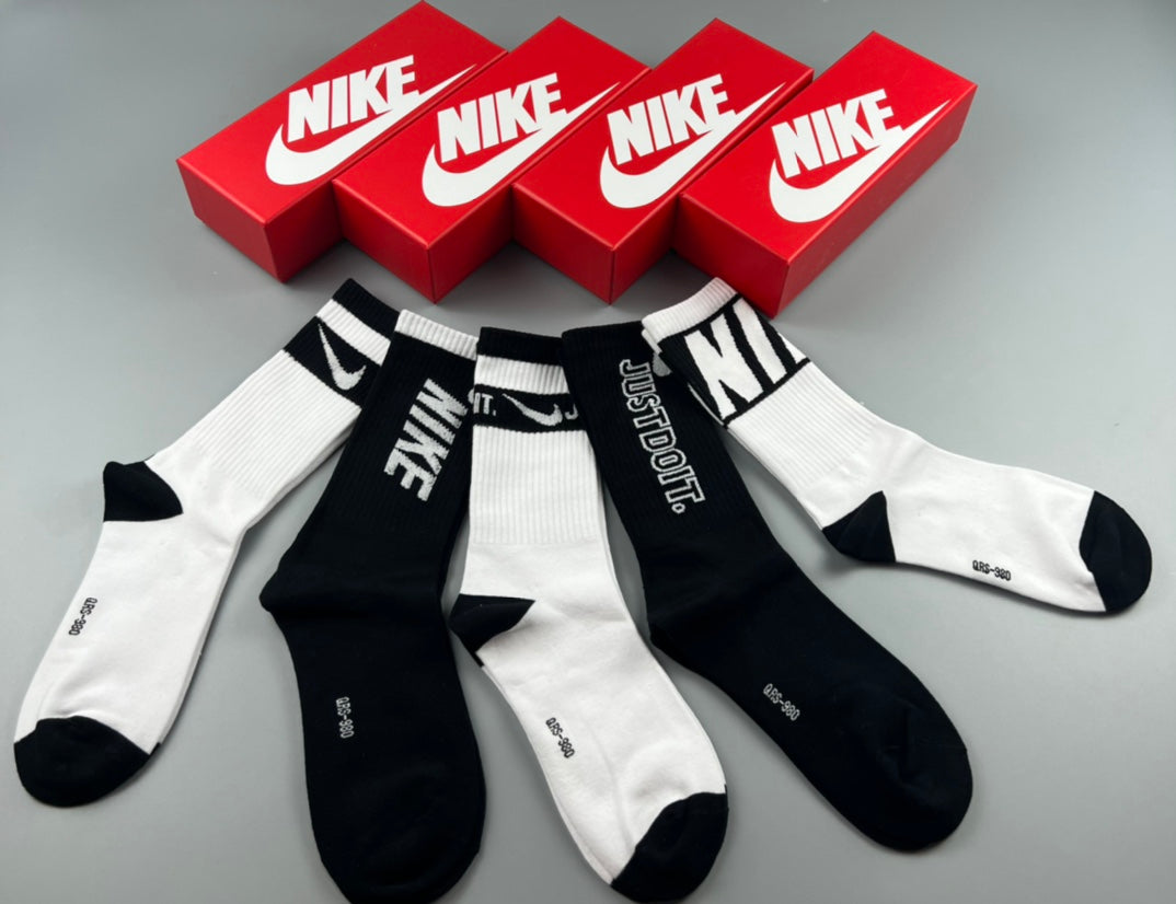 Nike bold monochrome type socks, image 5