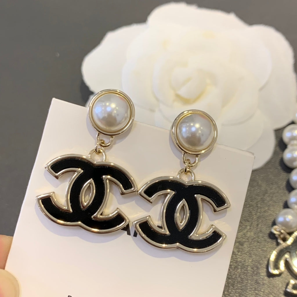 Chanel Interlocking C Black Circular Earrings - album image 1