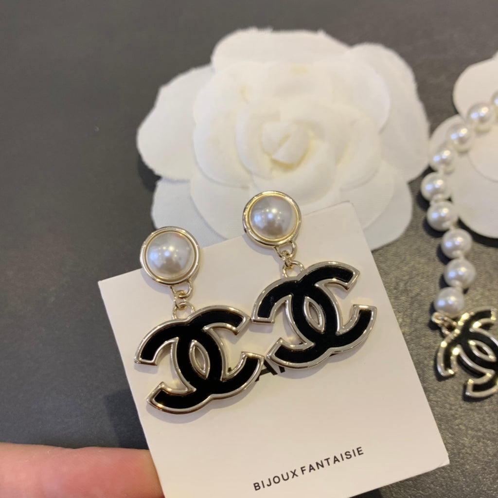 Chanel Interlocking C Black Circular Earrings - album image 2