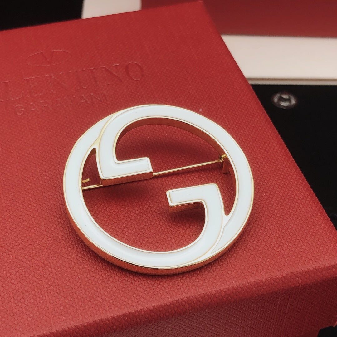 Gucci Enamel White Circular Brooch - album image 3