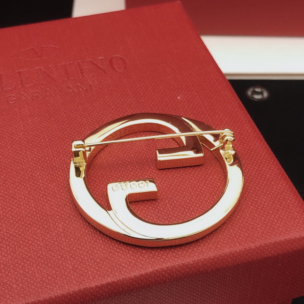 Gucci Enamel White Circular Brooch - album image 4