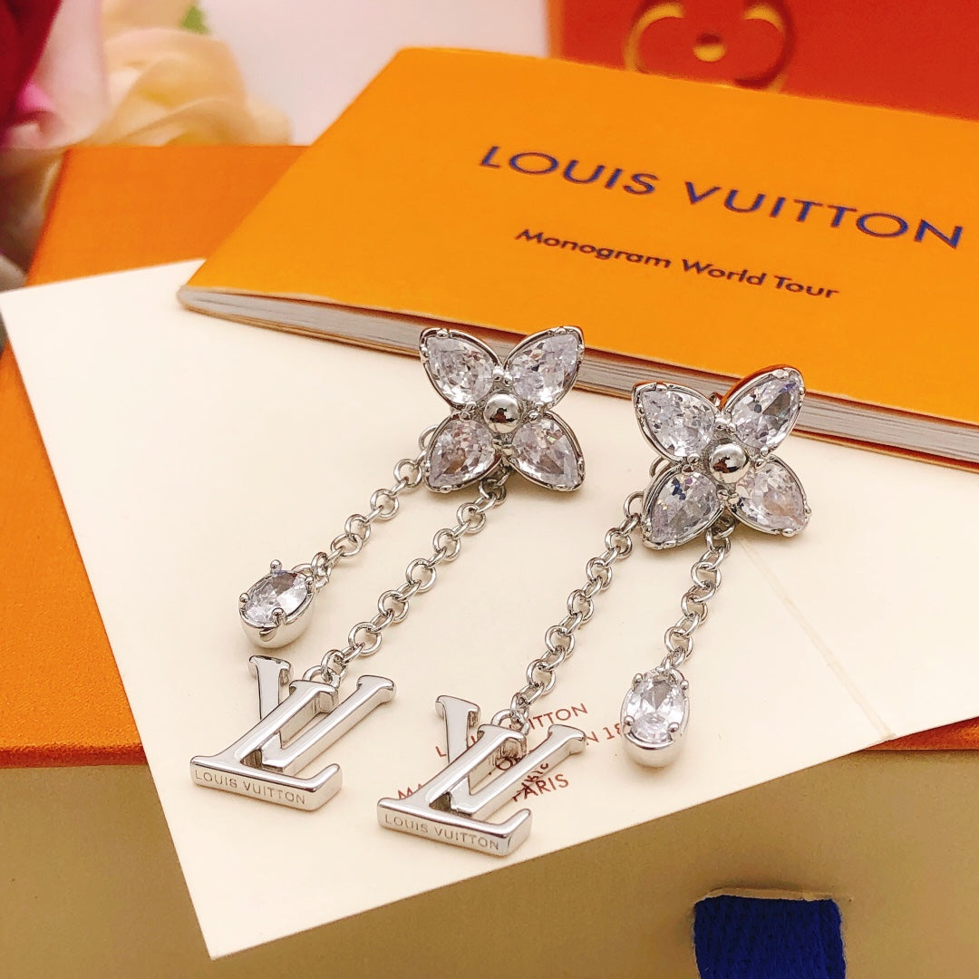 Louis Vuitton Blossom Tassel Earrings - album image 4