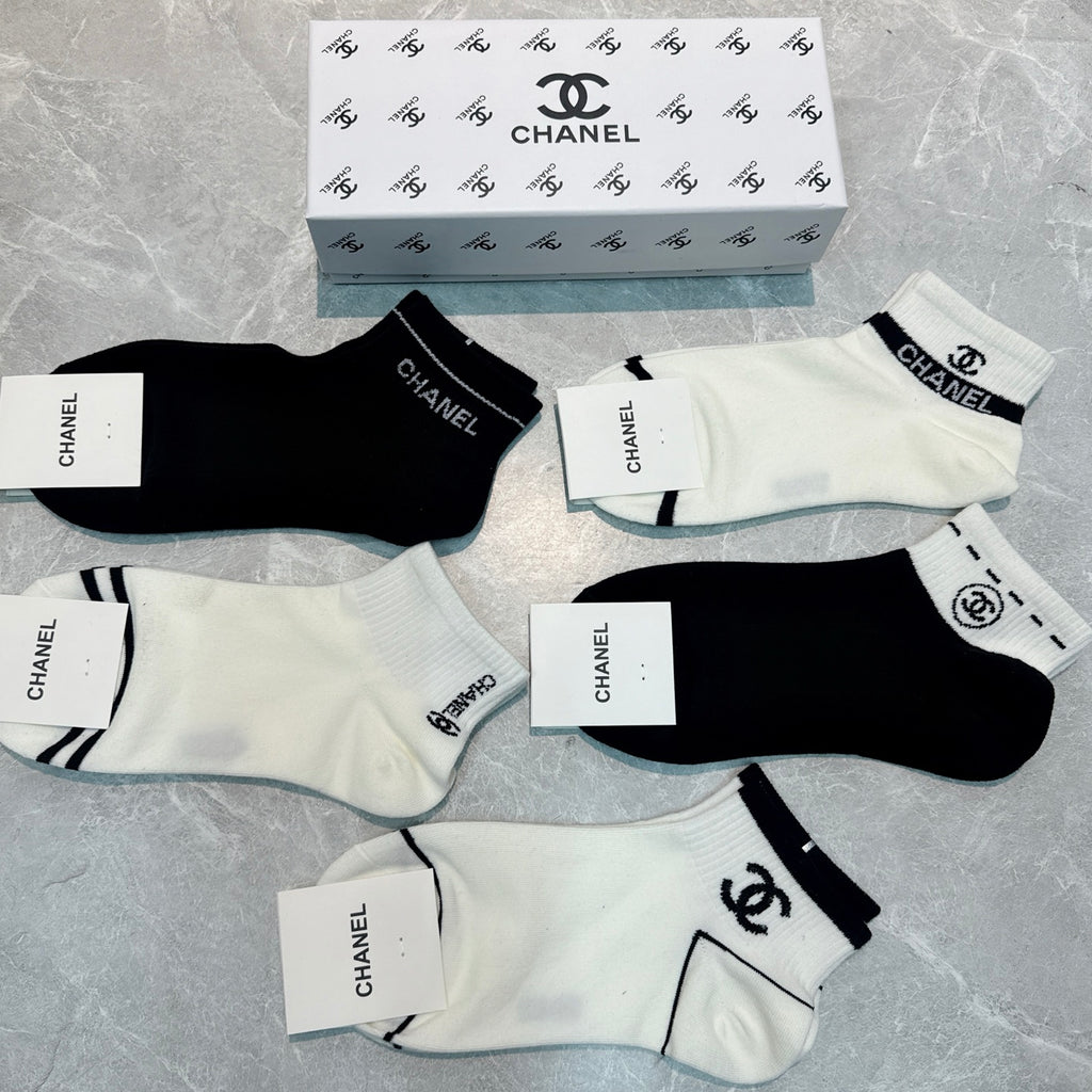 Chanel monochrome cuff lettering ankle socks - view 3