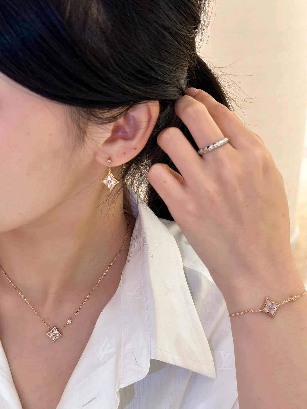 Louis Vuitton Pink Mother-of-Pearl Necklace - album image 9