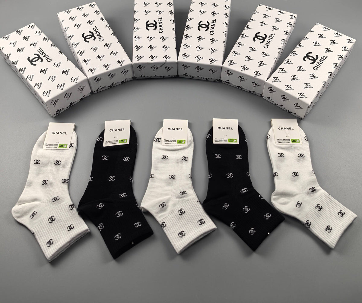 Chanel repeated small emblem crew socks - view 17