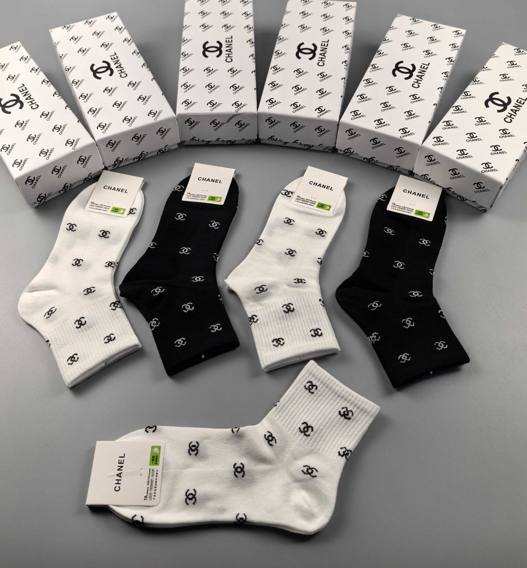 Chanel repeated small emblem crew socks - view 13