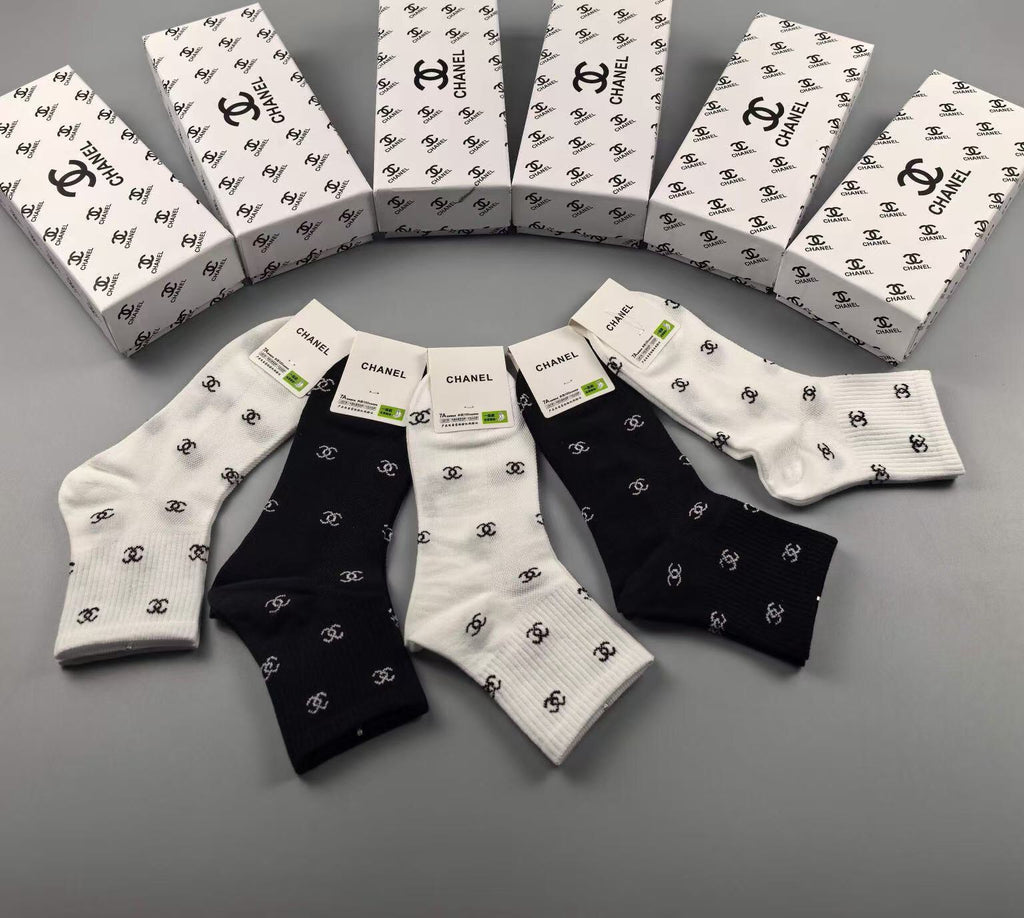 Chanel repeated small emblem crew socks - view 15