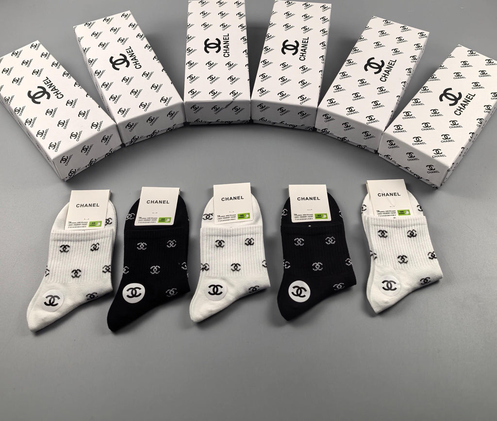Chanel repeated small emblem crew socks - view 18