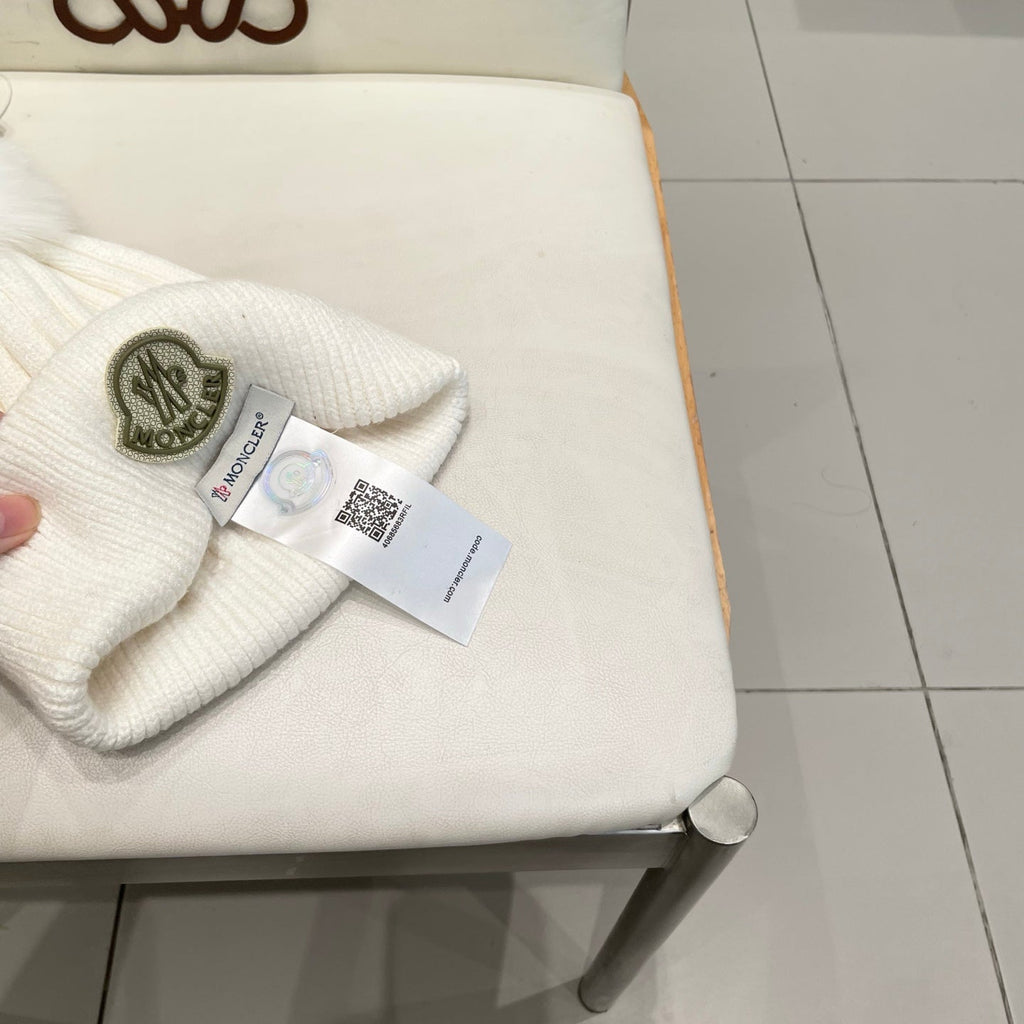 Moncler Beanie - image 9