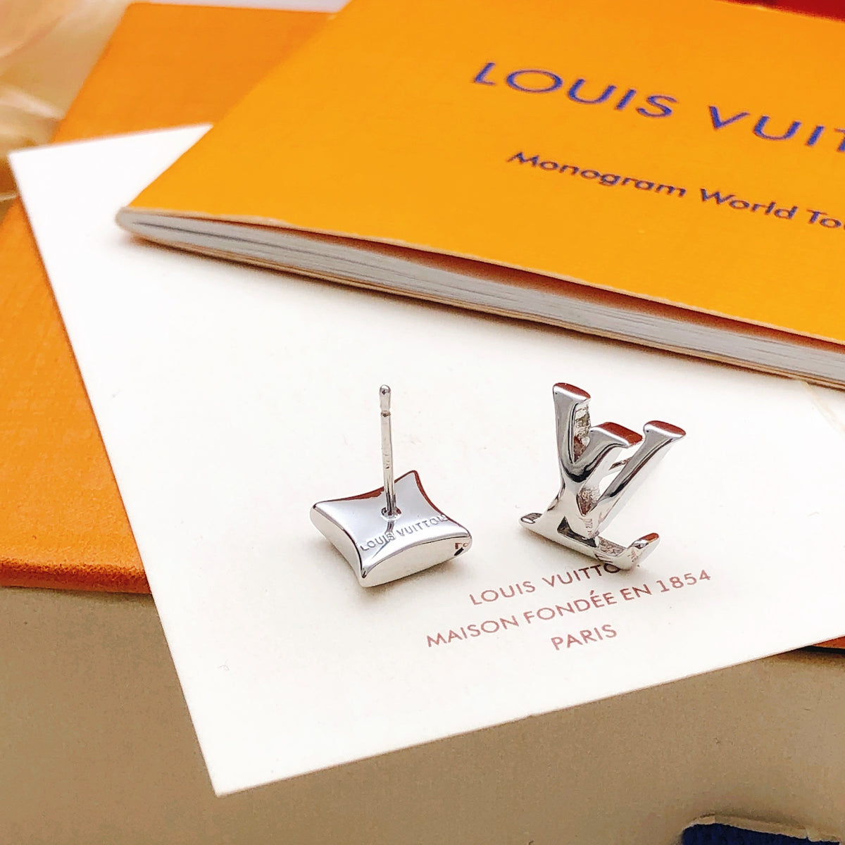 Louis Vuitton Silver-Tone Diamond-Shape Polished Earrings - album image 2