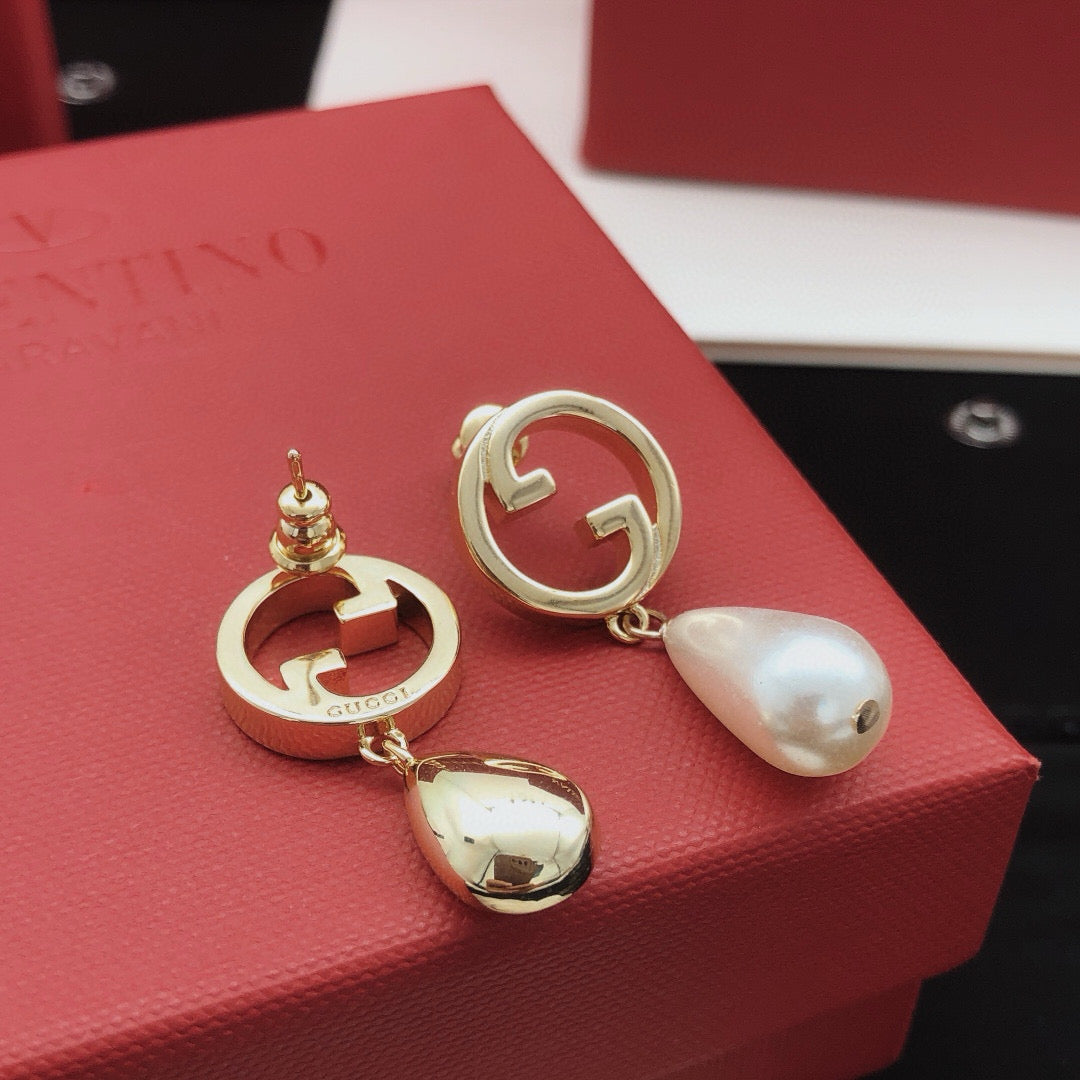 Gucci Teardrop Pearl Earrings - album image 9