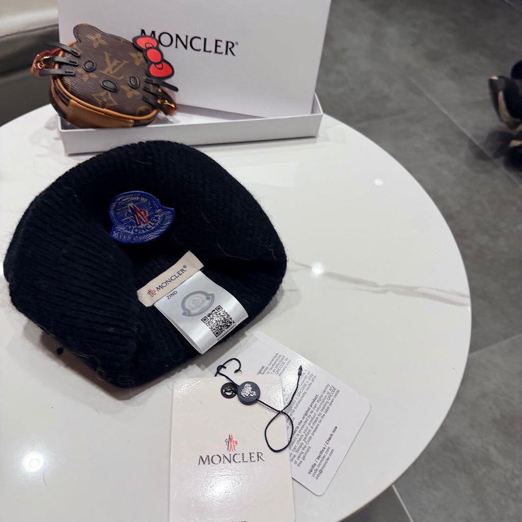 Moncler Beanie - image 9
