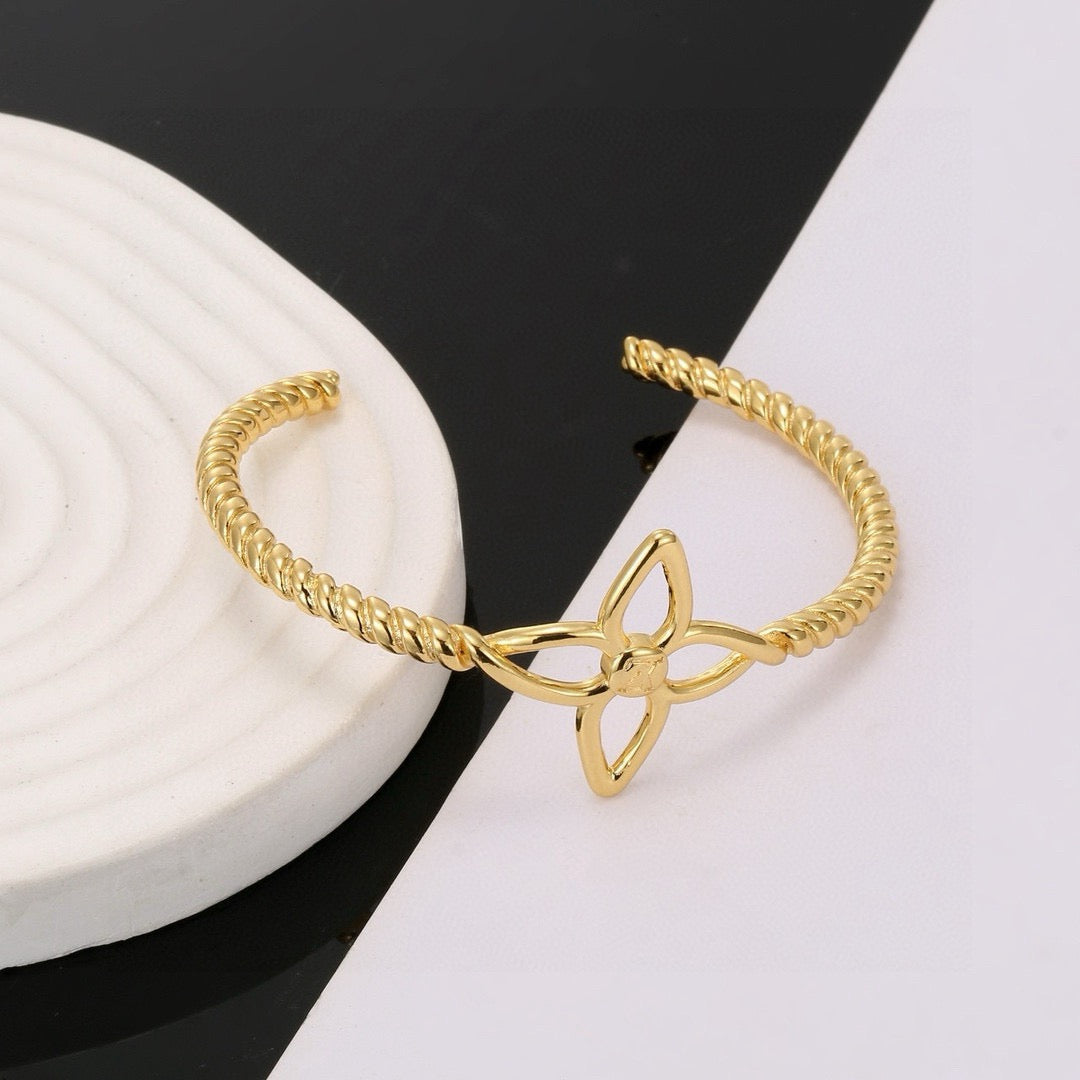 Louis Vuitton Clover Openwork Open Bangle - album image 7