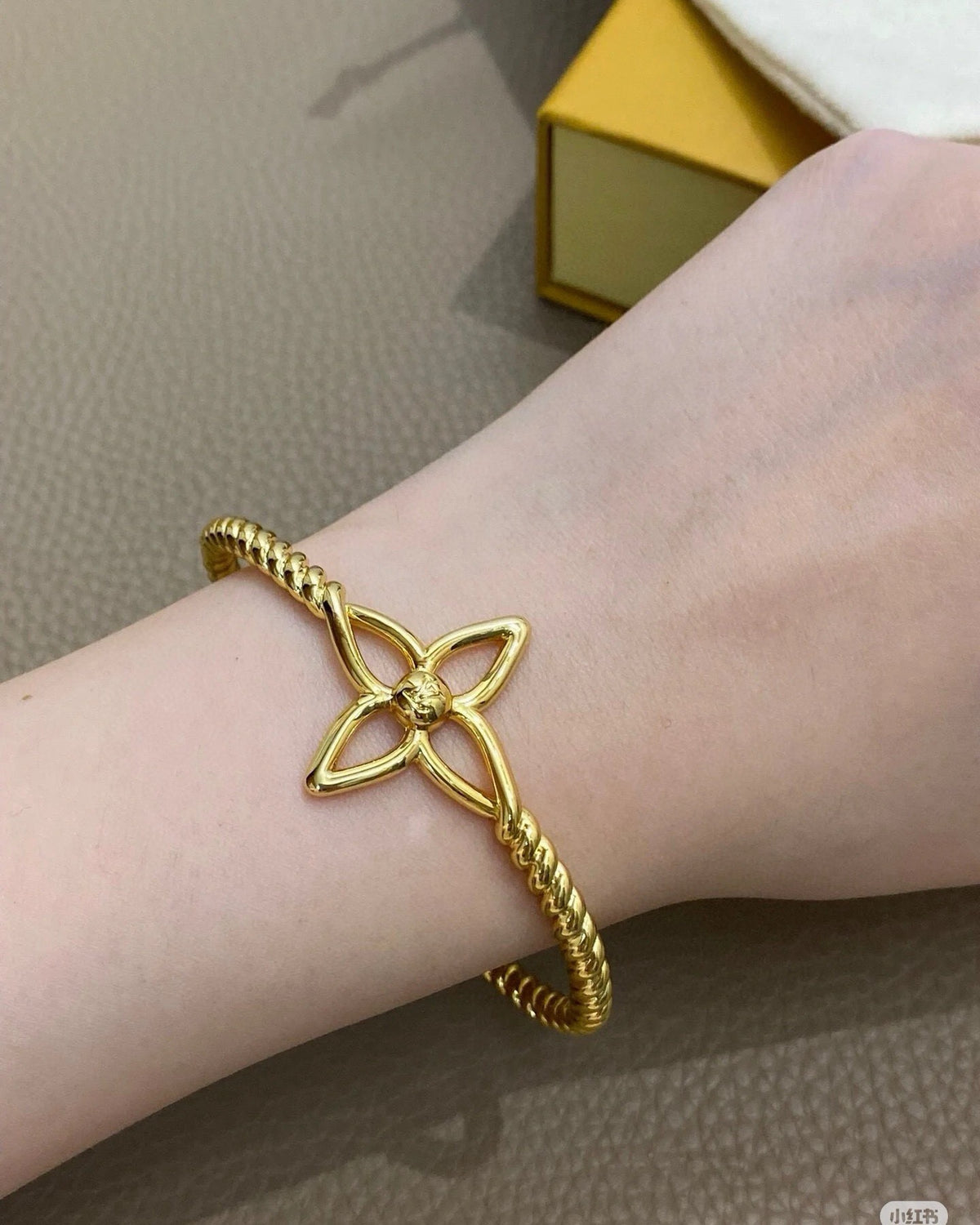 Louis Vuitton Clover Openwork Open Bangle - album image 5