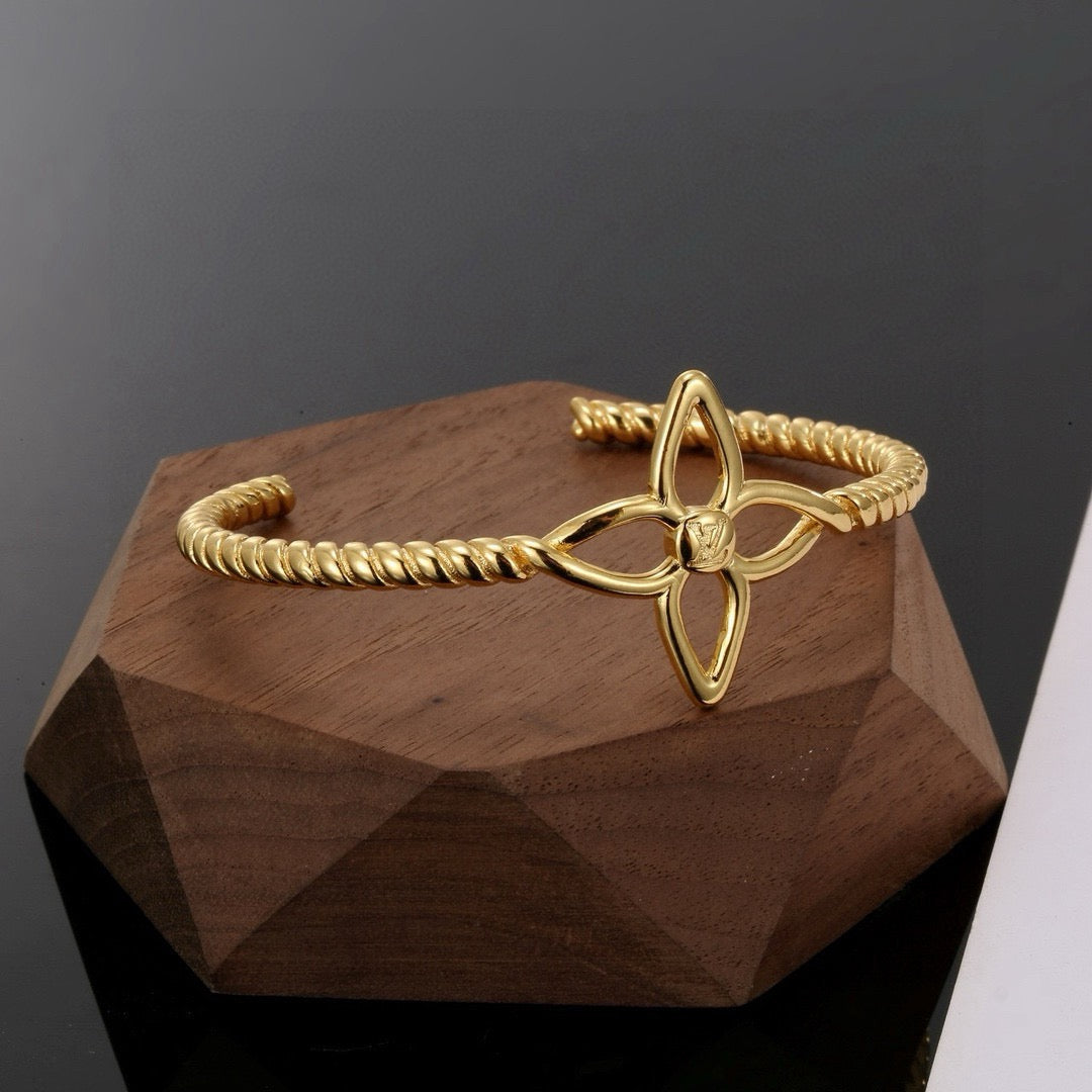 Louis Vuitton Clover Openwork Open Bangle - album image 9