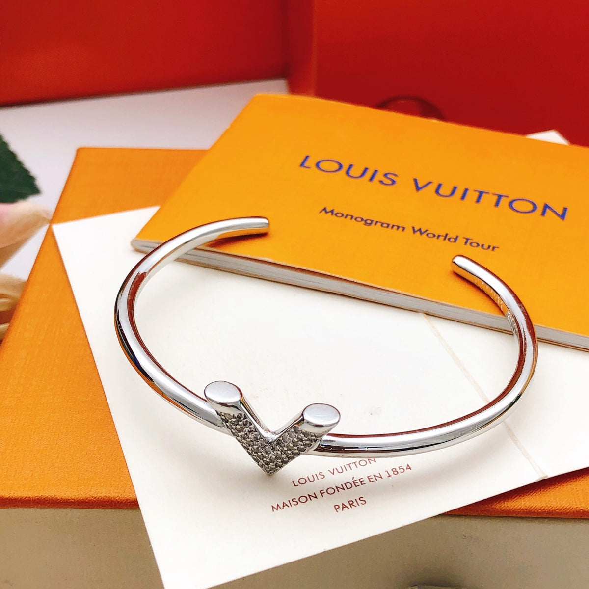 Gucci V Letter Crystal Accent Bangle - album image 3
