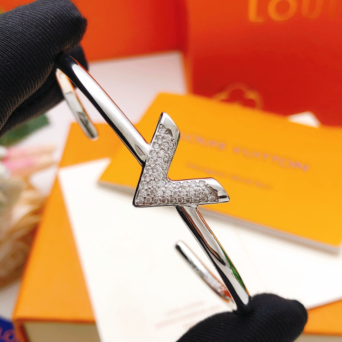 Gucci V Letter Crystal Accent Bangle - album image 1