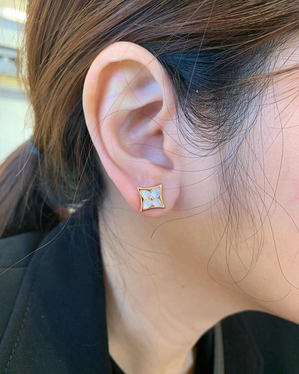 Louis Vuitton White Mother-of-Pearl Earrings - album image 7