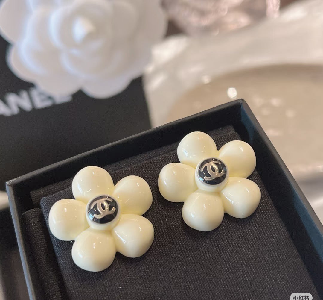 Chanel Camellia White Earrings - album image 7