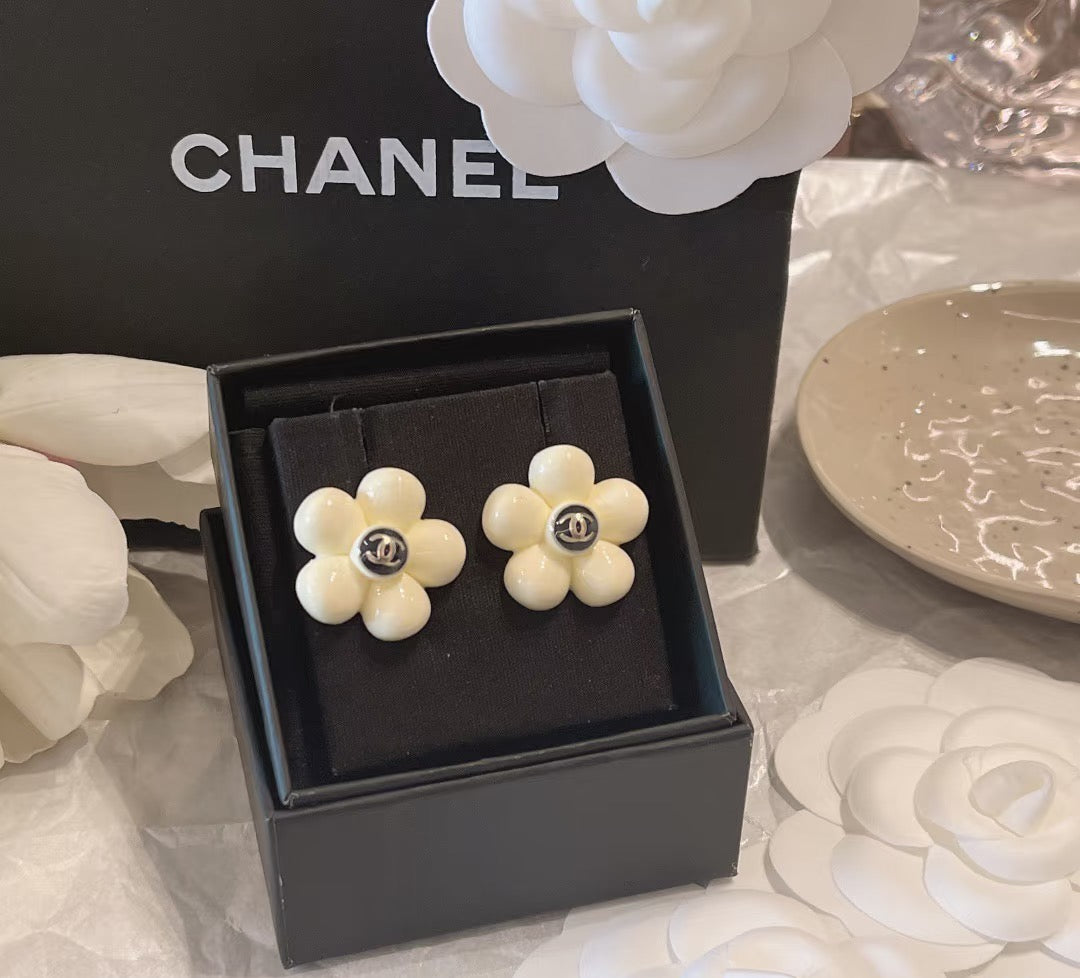 Chanel Camellia White Earrings - album image 2