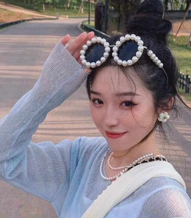 Chanel Camellia White Earrings - album image 3