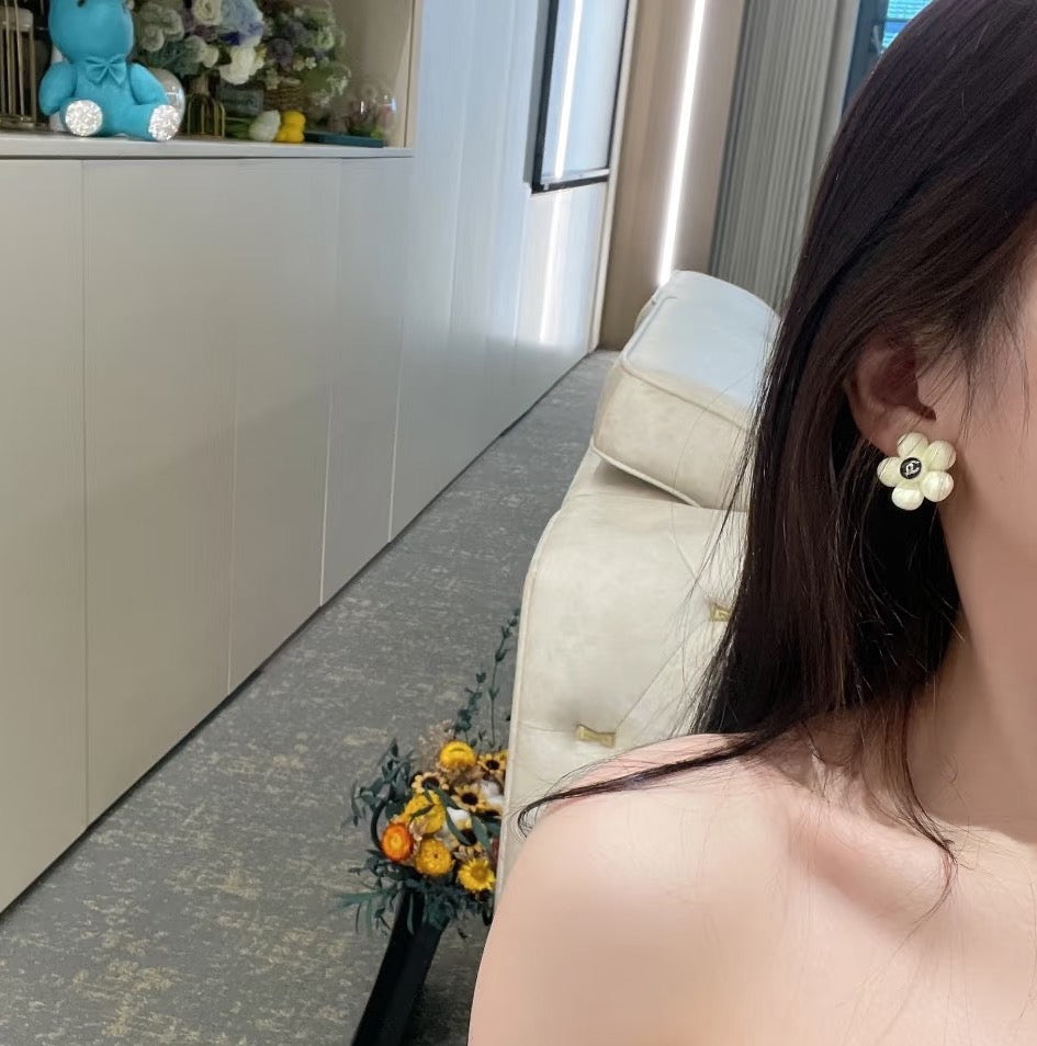Chanel Camellia White Earrings - album image 8
