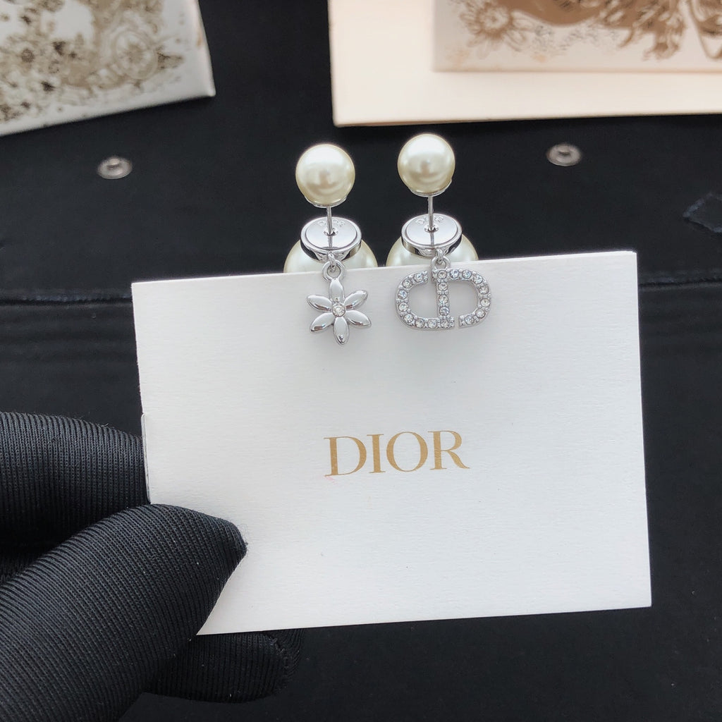 Dior Silver-Tone Asymmetric Star CD Earrings - product image 3
