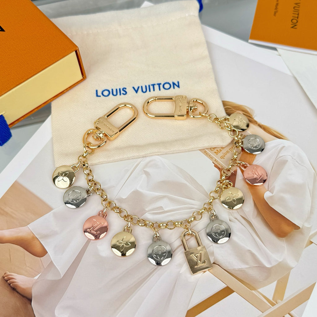 Louis Vuitton Spring Street Flower Monogram LV Letter Keychain - album image 3