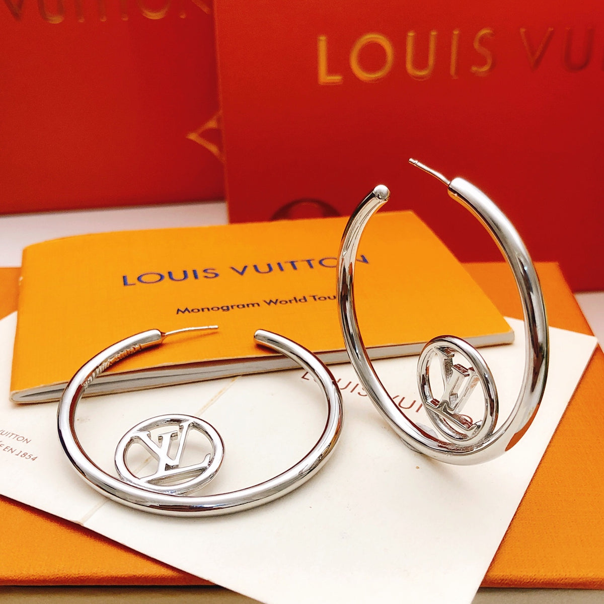 Louis Vuitton Circular Polished Earrings - album image 4