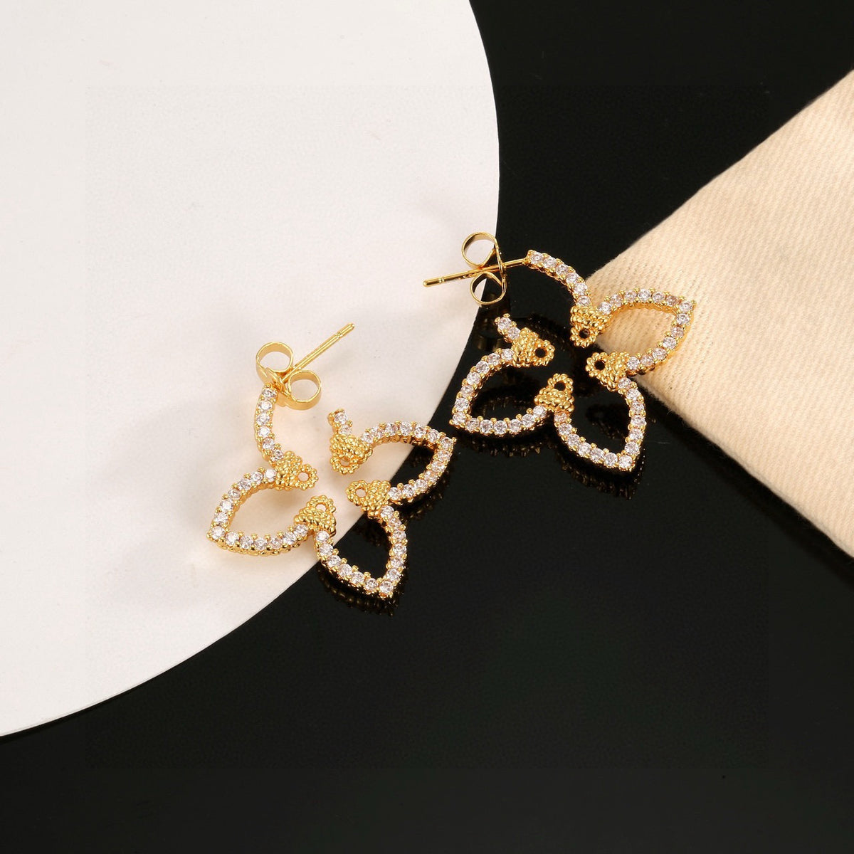 Louis Vuitton Gold-Tone Clover Stud Earrings - album image 6