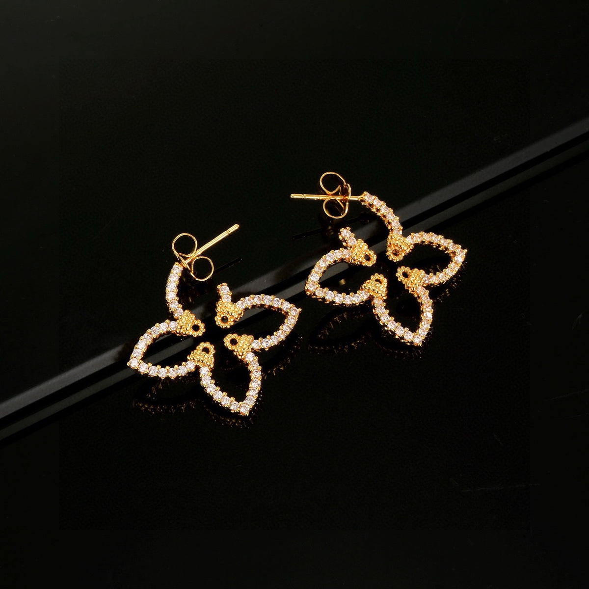 Louis Vuitton Gold-Tone Clover Stud Earrings - album image 2