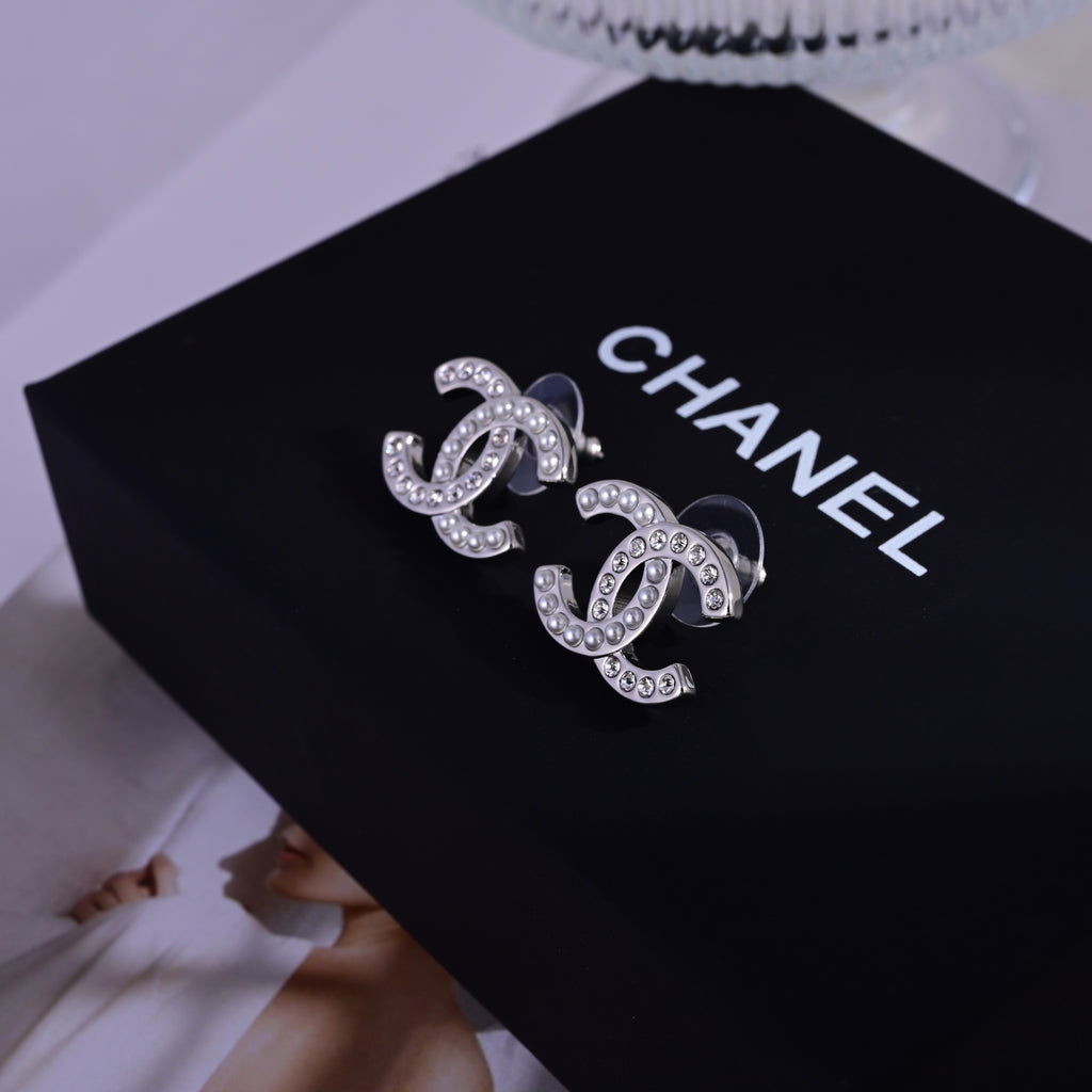 Chanel Pearl Outline CC Brooch - album image 2