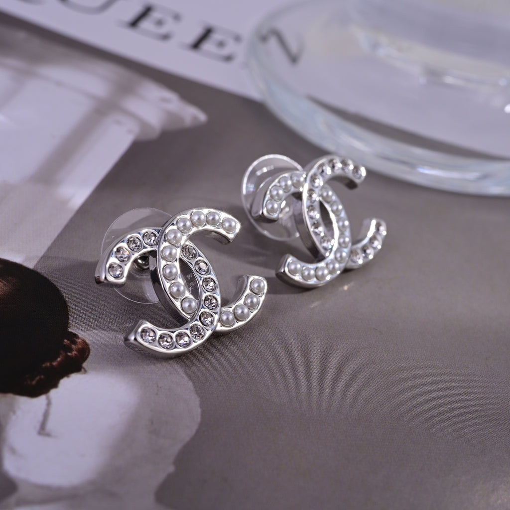 Chanel Pearl Outline CC Brooch - album image 4