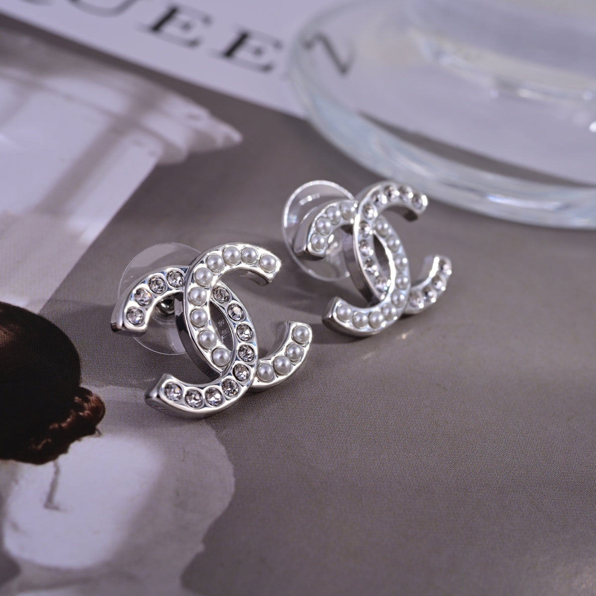 Chanel Pearl Outline CC Brooch - album image 4
