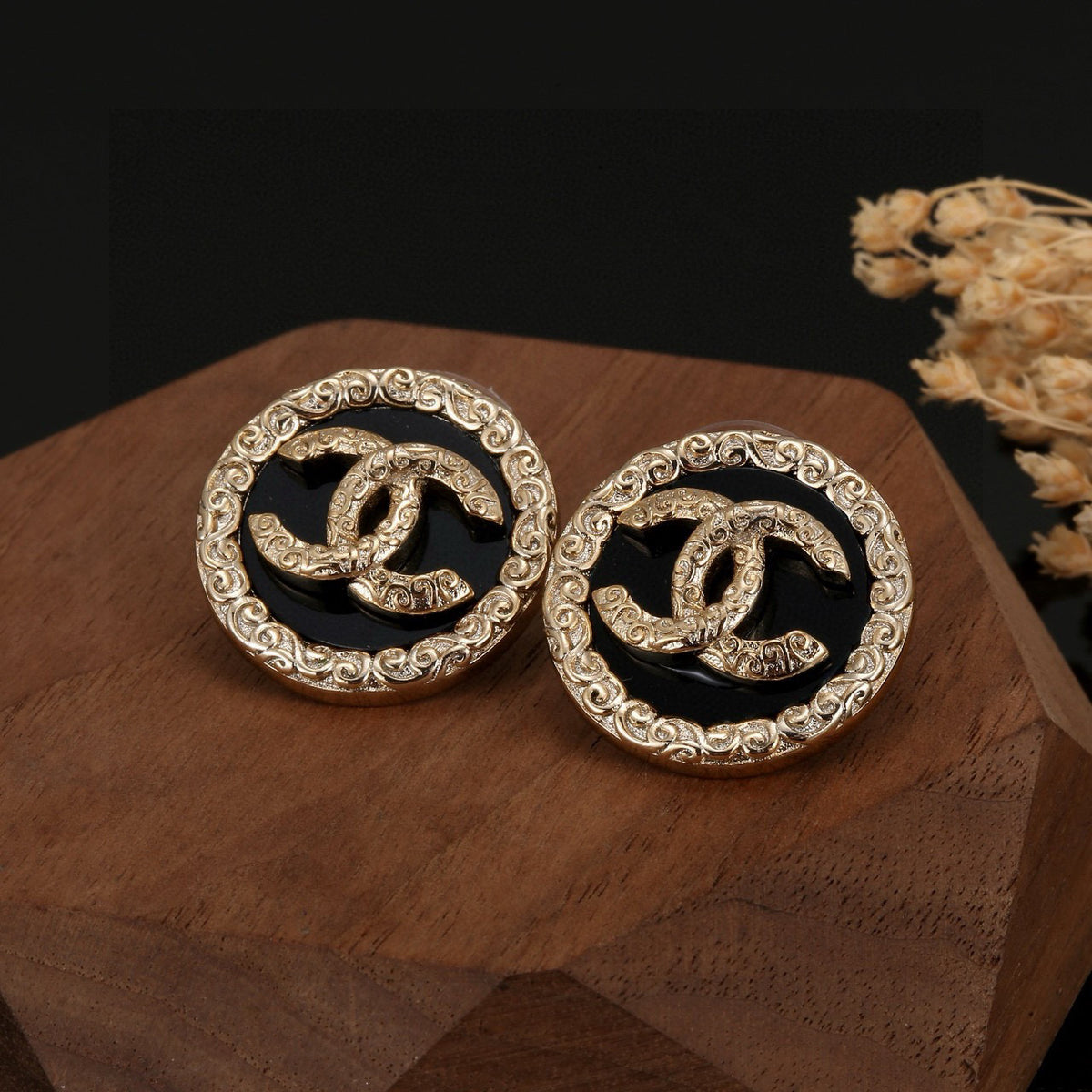Chanel Interlocking C Black Circular Earrings - album image 4