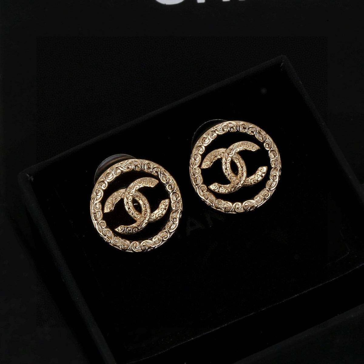 Chanel Interlocking C Black Circular Earrings - album image 6