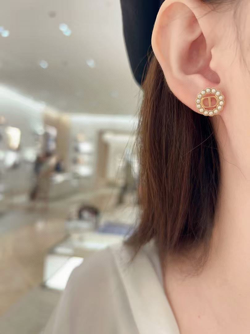 Dior Floral Pearl-Look Cluster Stud Earrings - product image 7