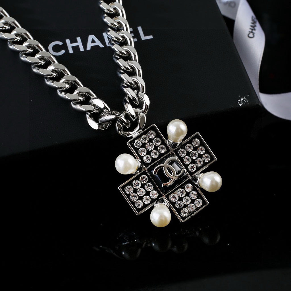 Chanel Pearl Necklace - album image 3