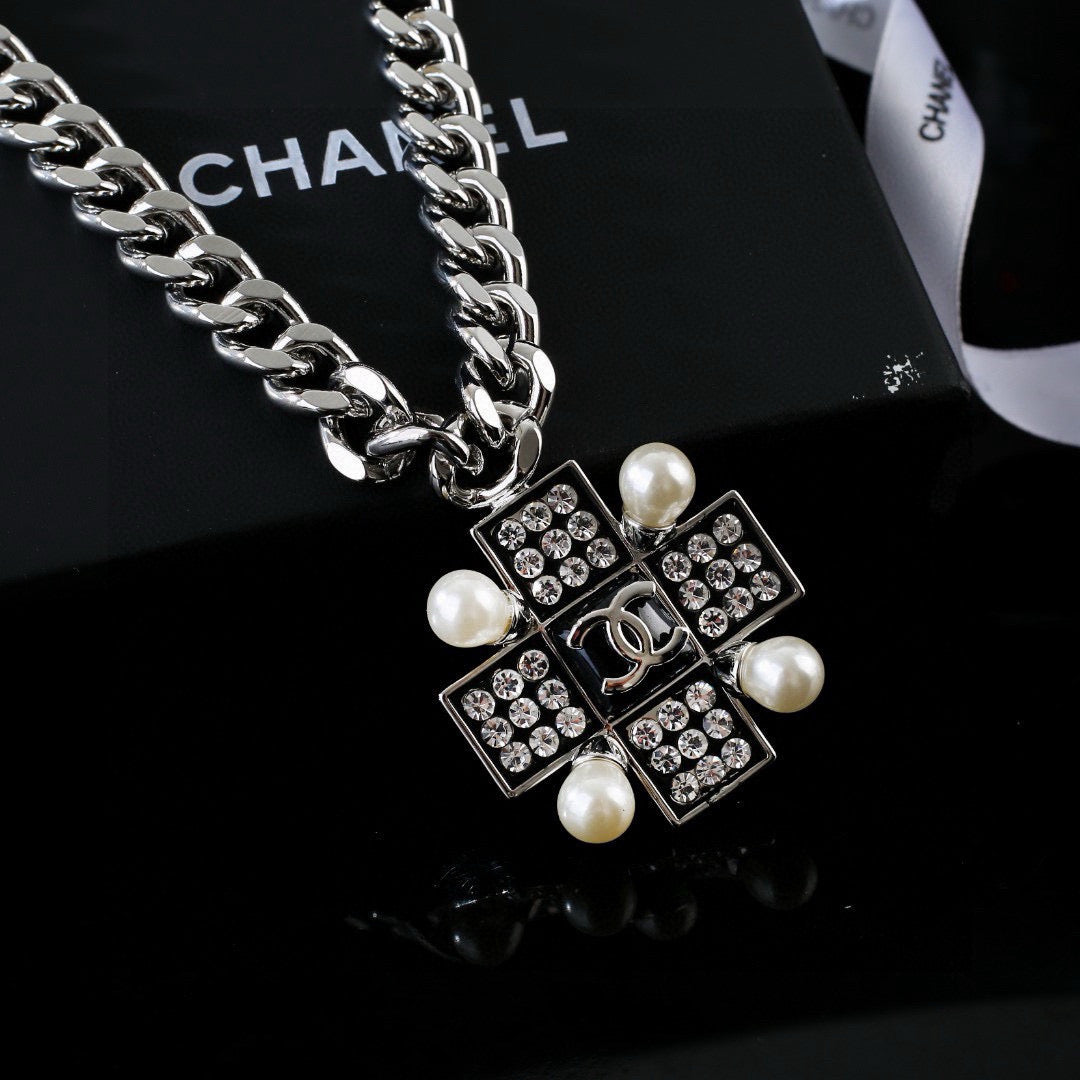 Chanel Pearl Necklace - album image 3
