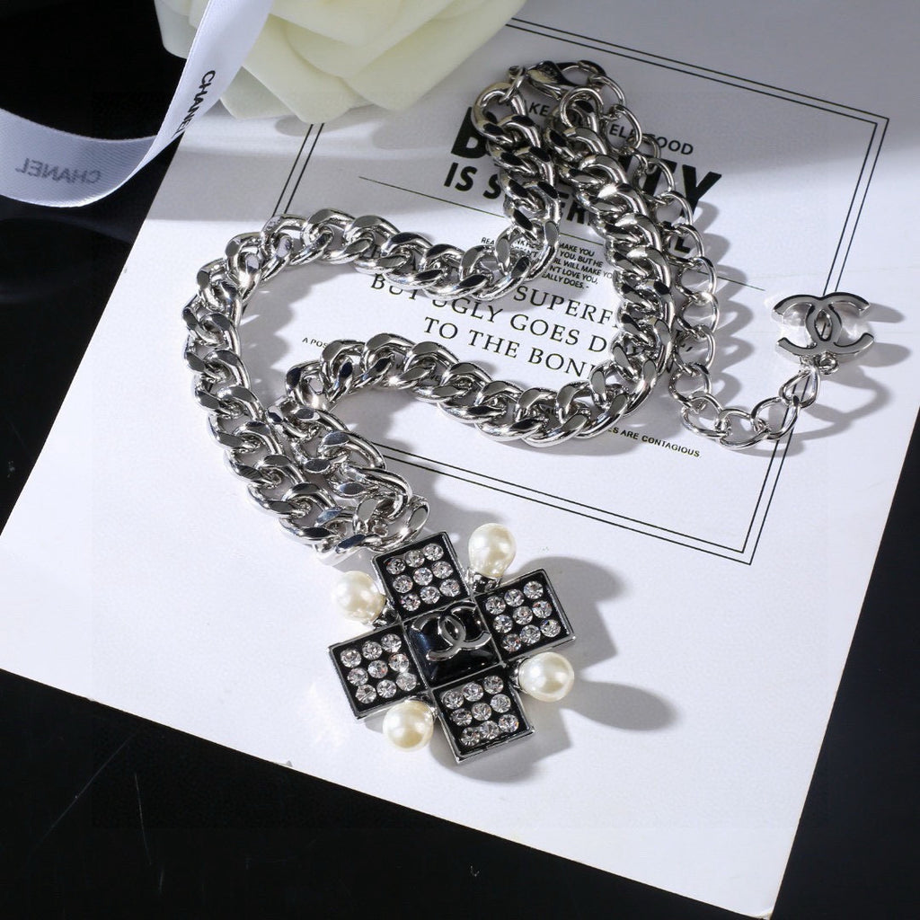 Chanel Pearl Necklace - album image 2