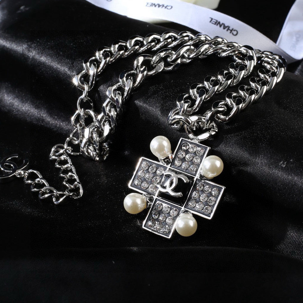 Chanel Pearl Necklace - album image 8