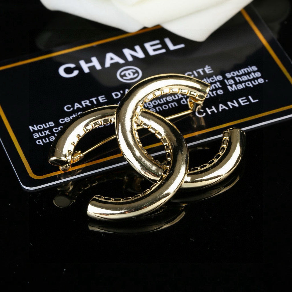 Chanel Gold-Tone Sculptural CC Brooch - album image 1