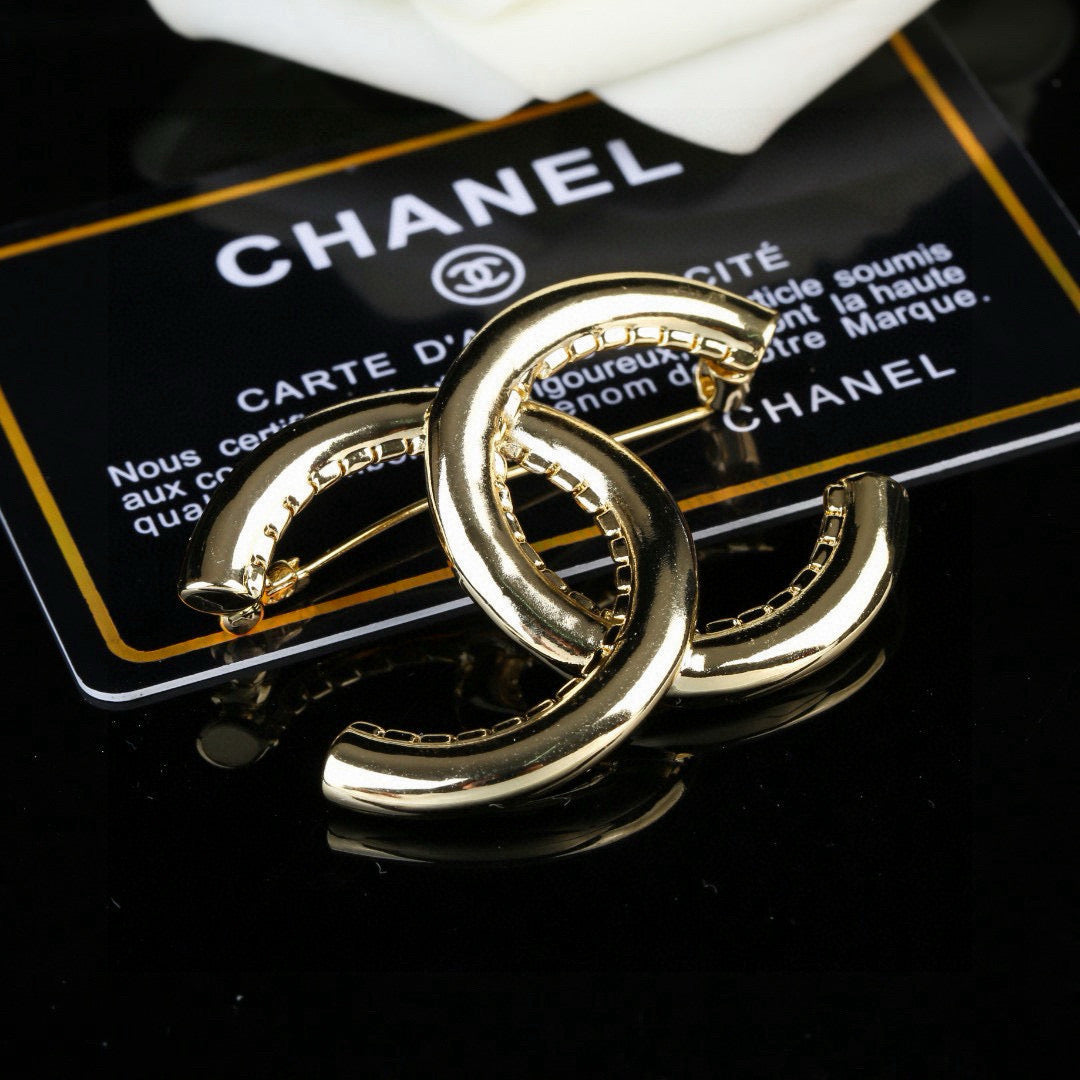 Chanel Gold-Tone Sculptural CC Brooch - album image 1