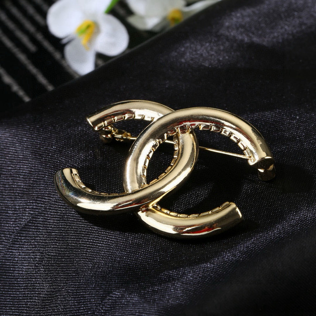 Chanel Gold-Tone Sculptural CC Brooch - album image 6