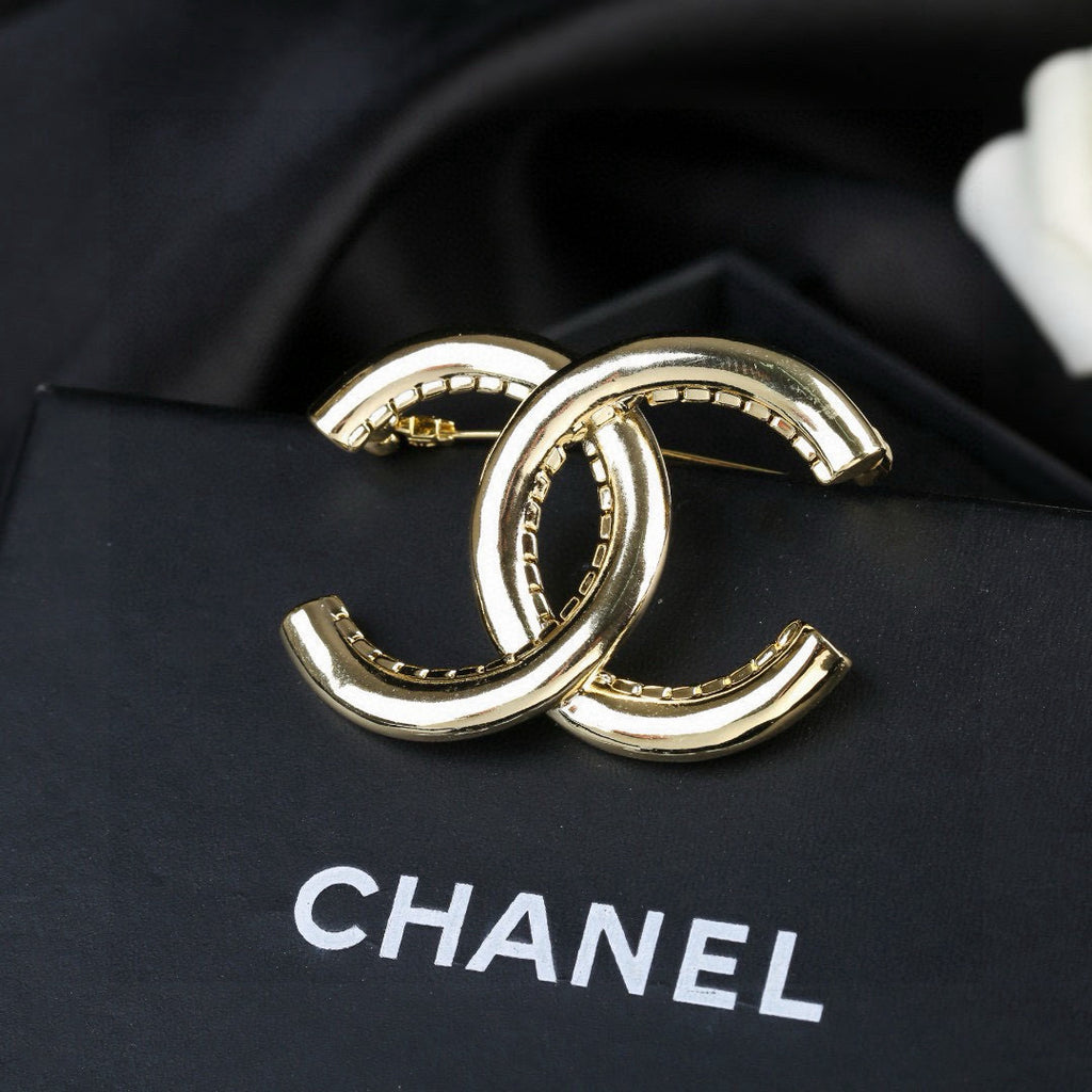 Chanel Gold-Tone Sculptural CC Brooch - album image 3