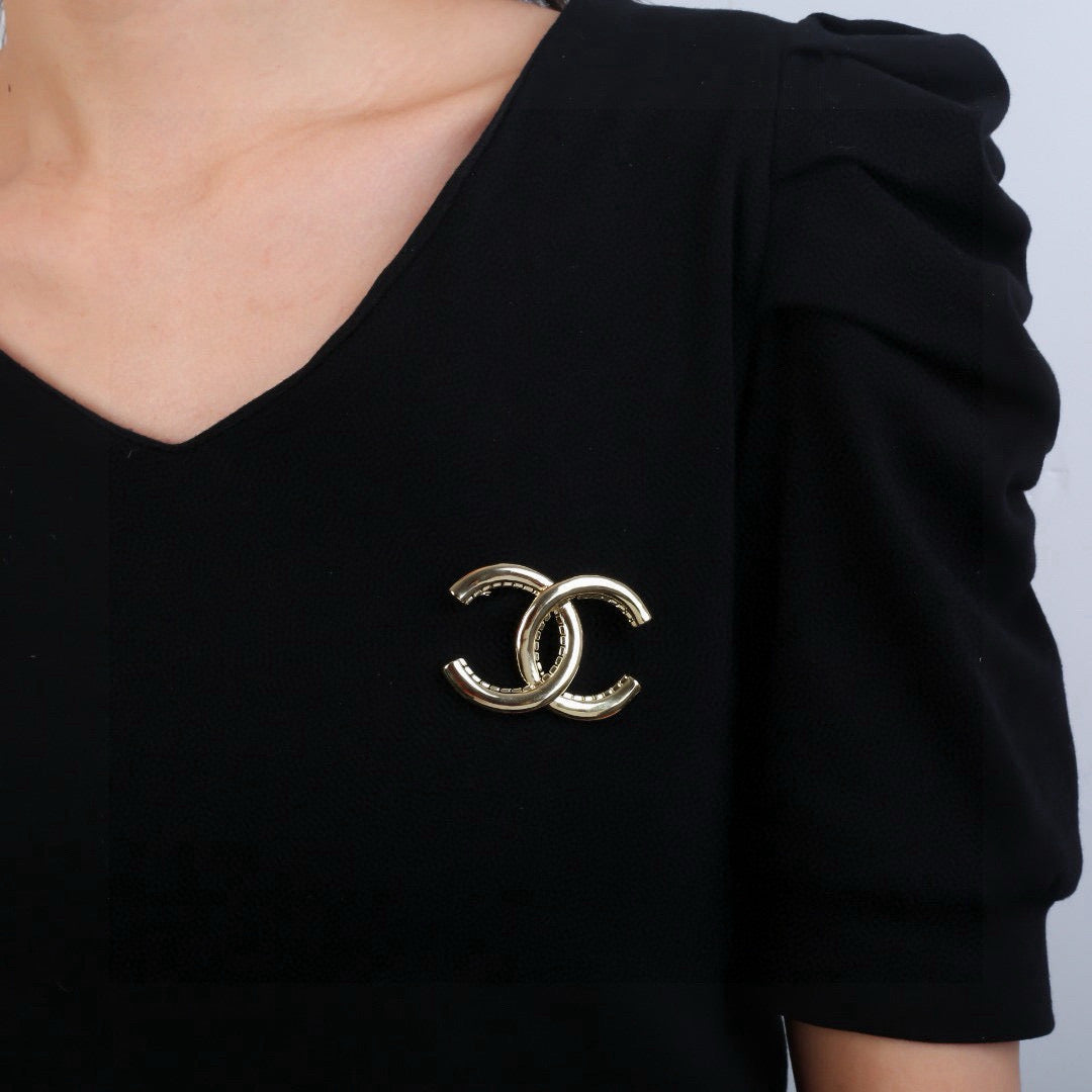 Chanel Gold-Tone Sculptural CC Brooch - album image 8