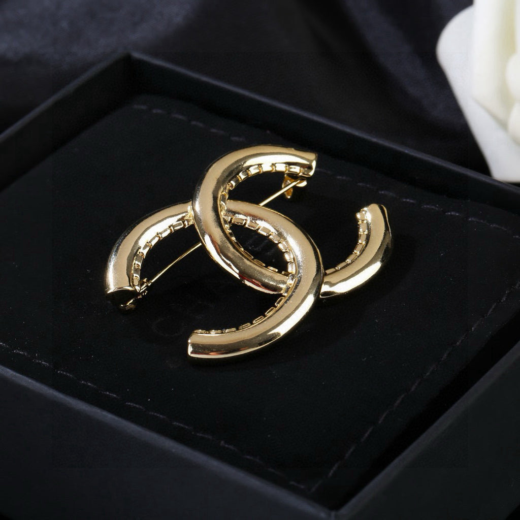 Chanel Gold-Tone Sculptural CC Brooch - album image 4